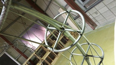 ダニエルオスト展　県庁前オブジェ
