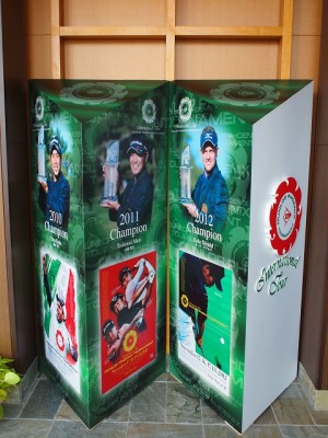 ダンロップフェニックス チャンピオン3角柱サイン