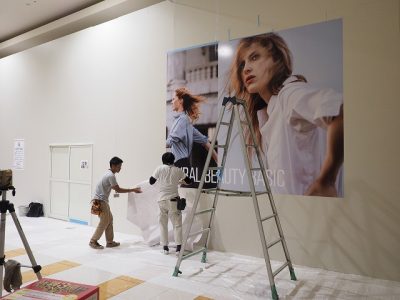 ショッピングモール　工事壁サイン